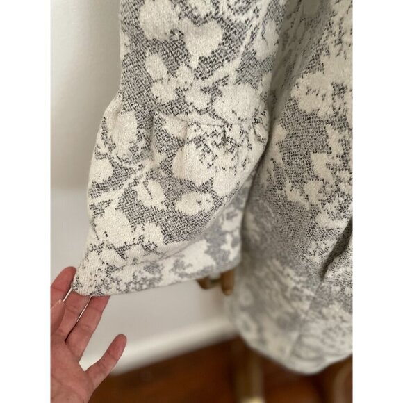 Nanette Lepore Elegant Women's Floral Knit Coat Size S Gray & White Viscose and - Picture 5 of 13